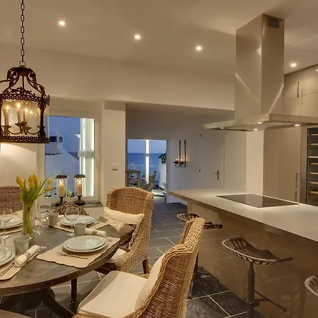 Вилла Casa Latino - Oceanfront - Luxury & Charming Villa- Jacuzzi At Rooftop By Dreamvillasalbufeira Албуфейра